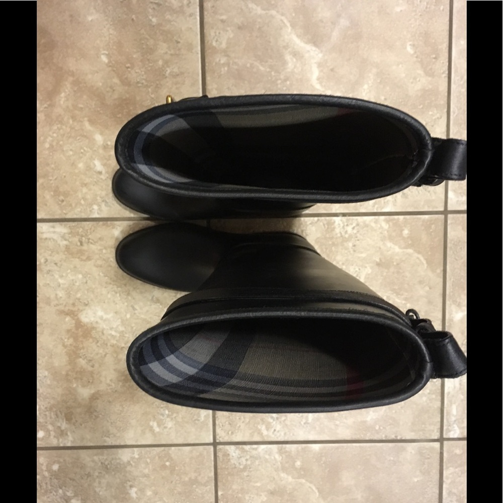 Boots - Picture 2 of 5